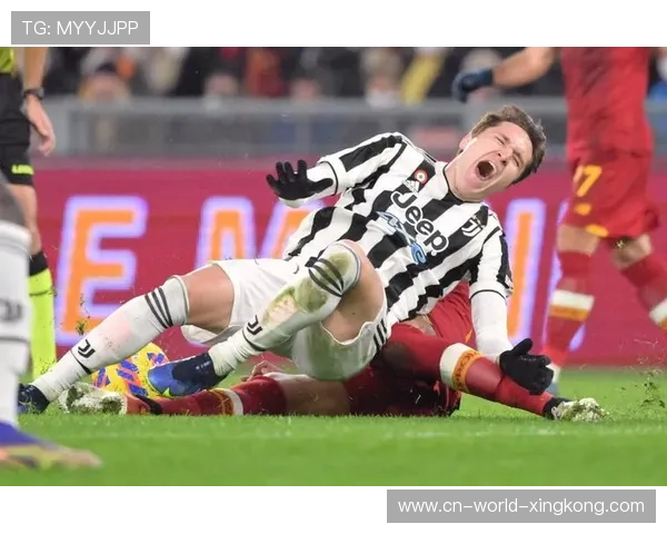 尤文快速换位撕裂防线，基耶萨停球后一脚破门